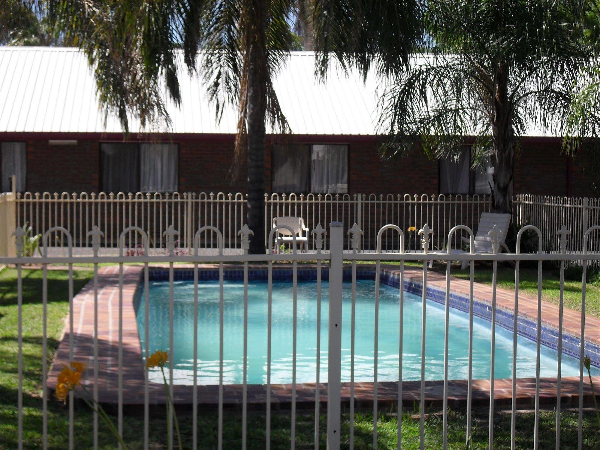 בורקה The Major Mitchell Motel מראה חיצוני תמונה
